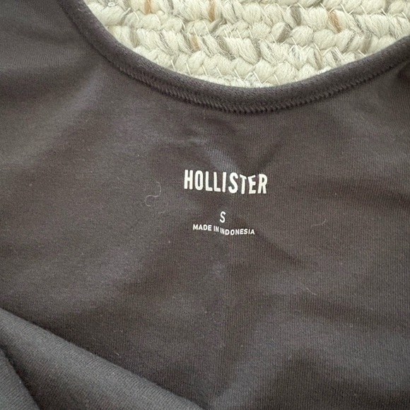 NEVER WORN, WITH TAGS. Hollister Black Ribbed Scoop Tank with Front Snap - Picture 3 of 4